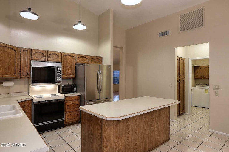 Photo 10 of 38 - 9769 E Camino Del Santo, Scottsdale, AZ 85260