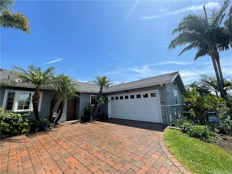 Photo 1 of 28 - 8301 Friesland Dr, Huntington Beach, CA 92647