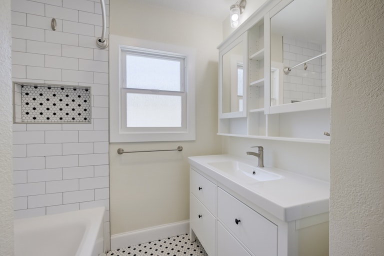 Photo 16 of 28 - 5950 Harvey Way, Lakewood, CA 90713