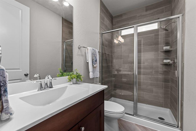 Photo 32 of 38 - 5922 Arcola Meadow Ct, Houston, TX 77059