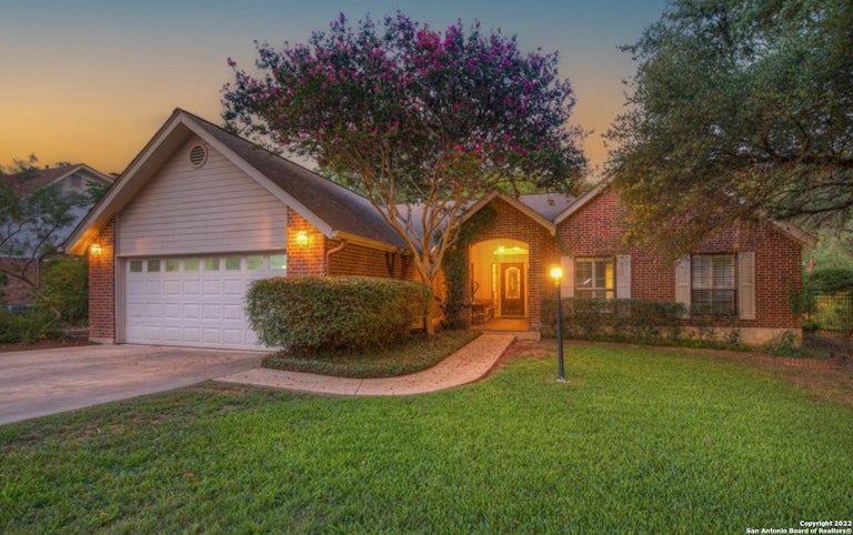 Photo 4 of 48 - 1820 Cypress Rapids Dr, New Braunfels, TX 78130