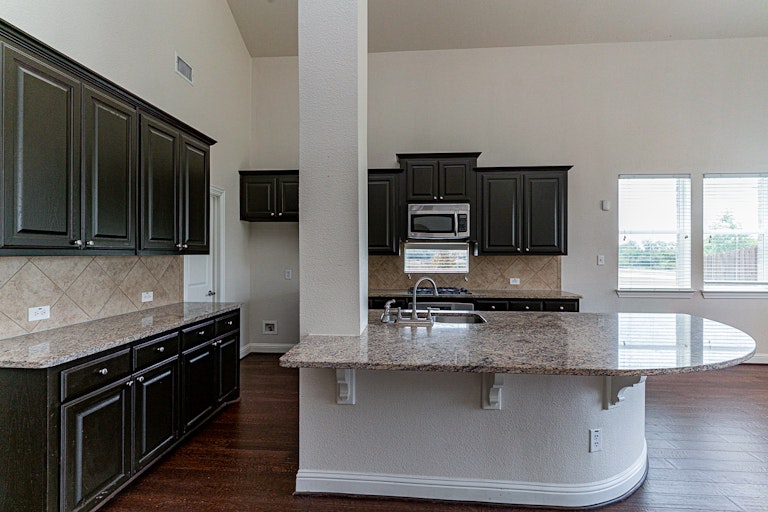 Photo 8 of 31 - 3904 Mustang Ave, Sachse, TX 75048