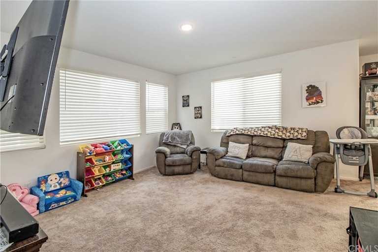 Photo 3 of 19 - 946 Blue Orchid, Beaumont, CA 92223