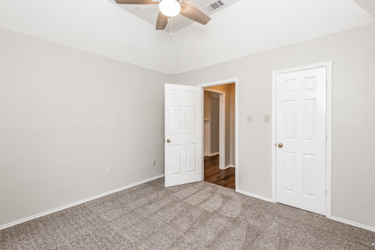 Photo 20 of 25 - 2253 Meadowstone Dr, Carrollton, TX 75006