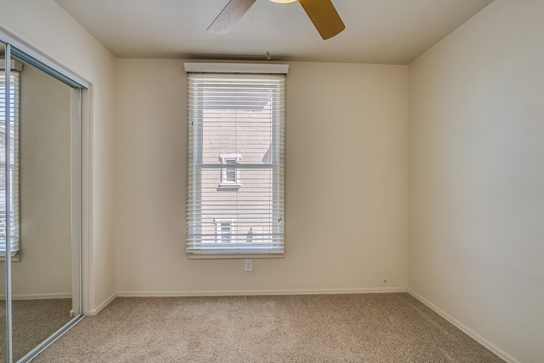 Photo 8 of 20 - 5645 S 21st Pl, Phoenix, AZ 85040