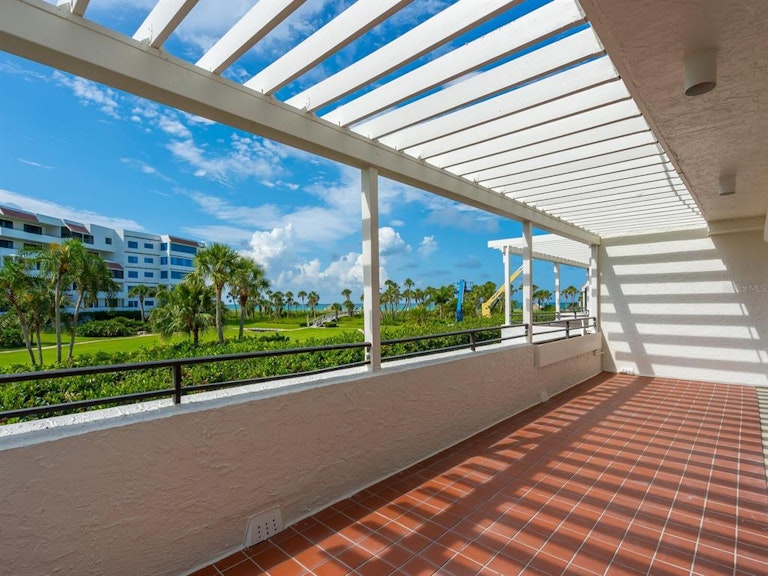 Photo 8 of 39 - 1485 Gulf Of Mexico Dr #103, Longboat Key, FL 34228