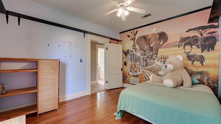 Photo 21 of 40 - 613 E Marvin Ave, Waxahachie, TX 75165