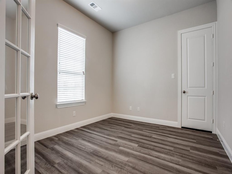 Photo 10 of 12 - 12750 Royal Oaks Ln, Dallas, TX 75234