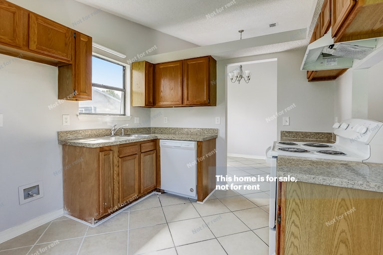 Photo 4 of 31 - 1937 Apopka Dr, Middleburg, FL 32068