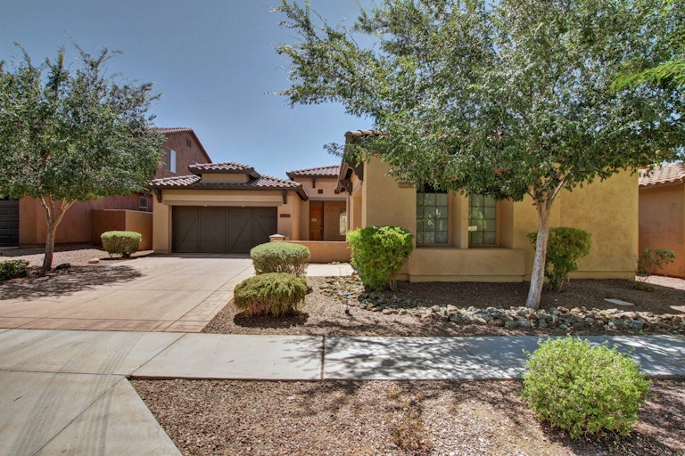 Photo 1 of 26 - 8448 S 21st Pl, Phoenix, AZ 85042
