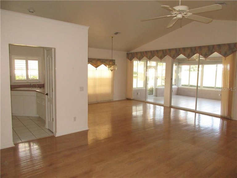 Photo 3 of 25 - 1448 Turnberry Dr, Venice, FL 34292