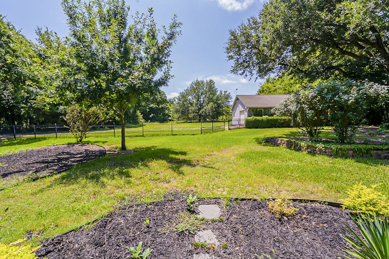Photo 22 of 25 - 616 Pecan Creek Dr, Sunnyvale, TX 75182