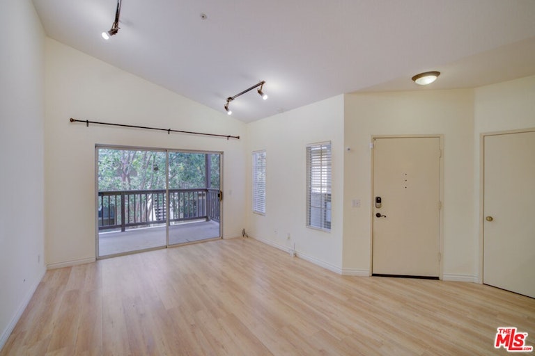 Photo 6 of 23 - 211 Gallery Way, Tustin, CA 92782