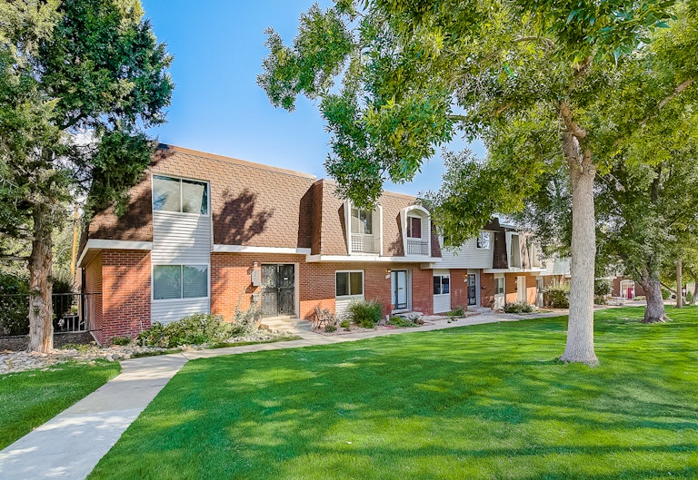 Photo 1 of 25 - 638 S Youngfield Ct, Lakewood, CO 80228