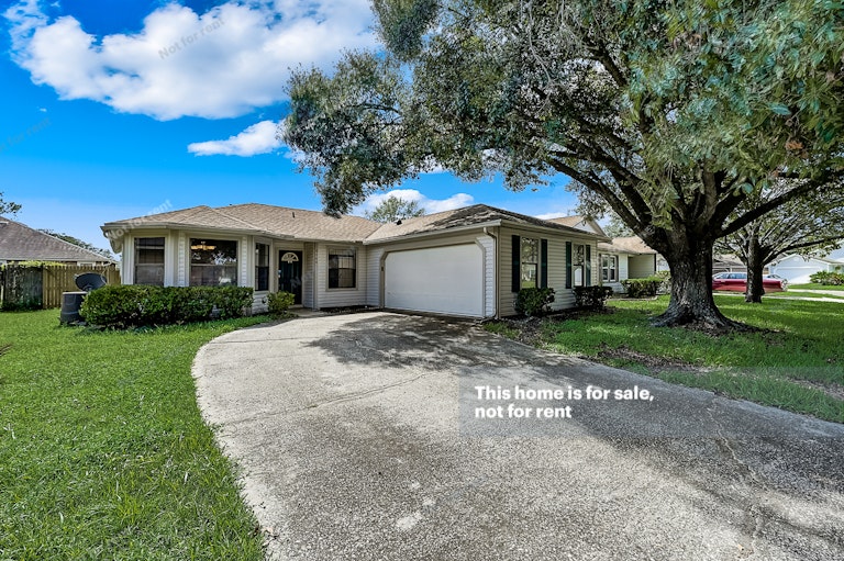 Photo 11 of 32 - 8460 Rockridge Dr, Jacksonville, FL 32244