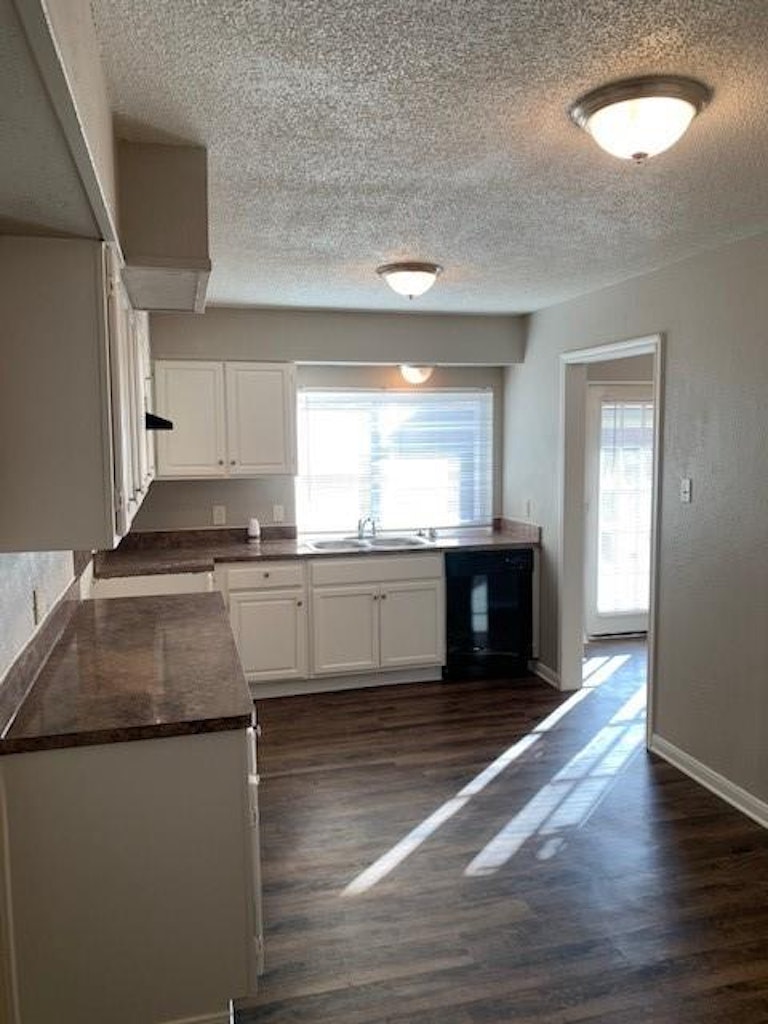 Photo 6 of 25 - 1718 Highgate Dr, Duncanville, TX 75137