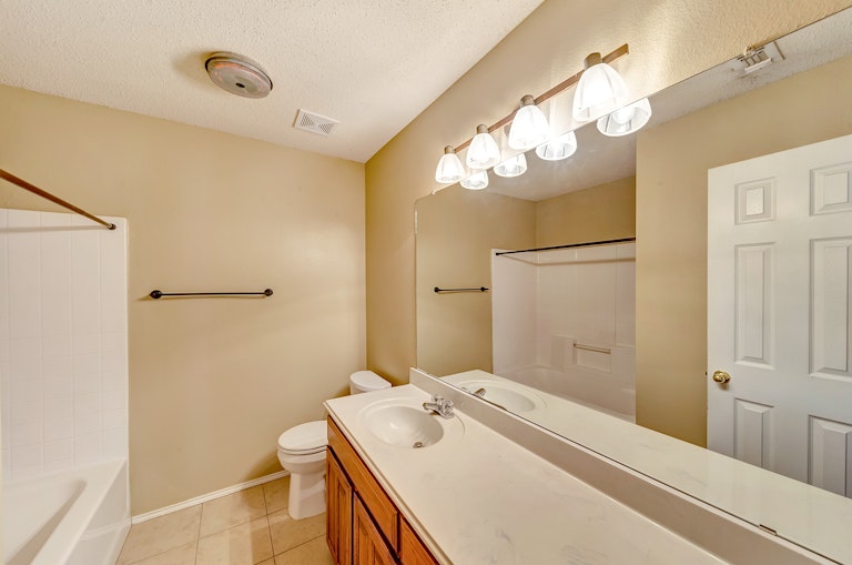 Photo 25 of 28 - 8755 Saranac Trl, Fort Worth, TX 76118
