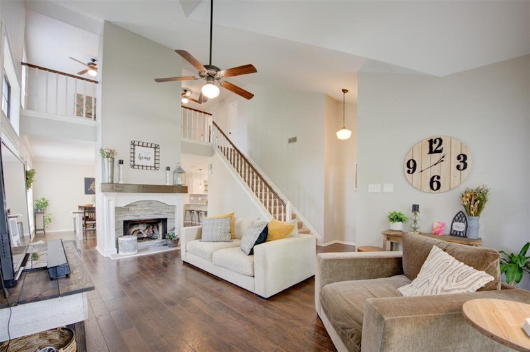 Photo 11 of 48 - 4918 Dobbin Springs Ln, Kingwood, TX 77345
