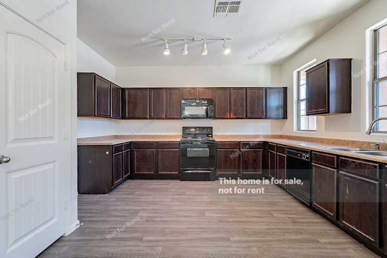 Photo 4 of 31 - 7236 S 48th Ln, Laveen, AZ 85339