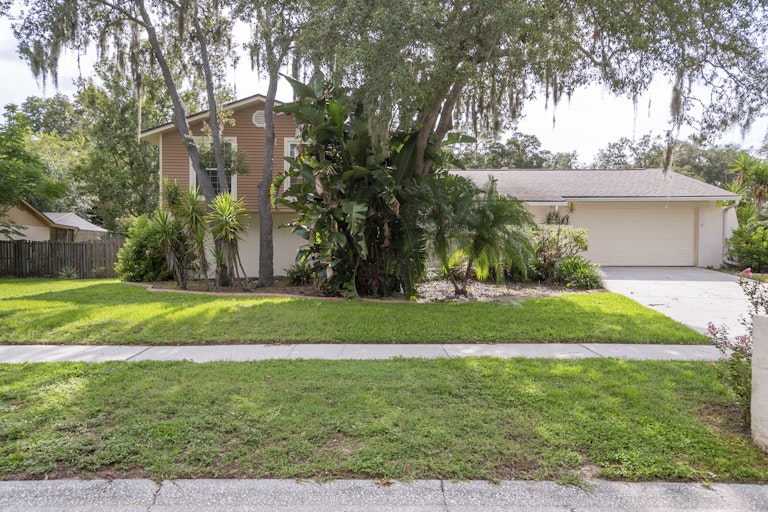Photo 1 of 37 - 3909 Rosedale Dr, Brandon, FL 33511