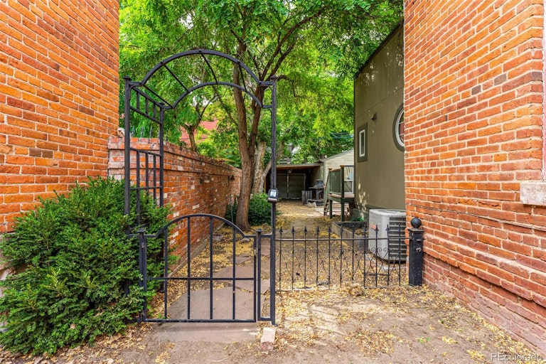 Photo 36 of 40 - 2917 Glenarm Pl, Denver, CO 80205