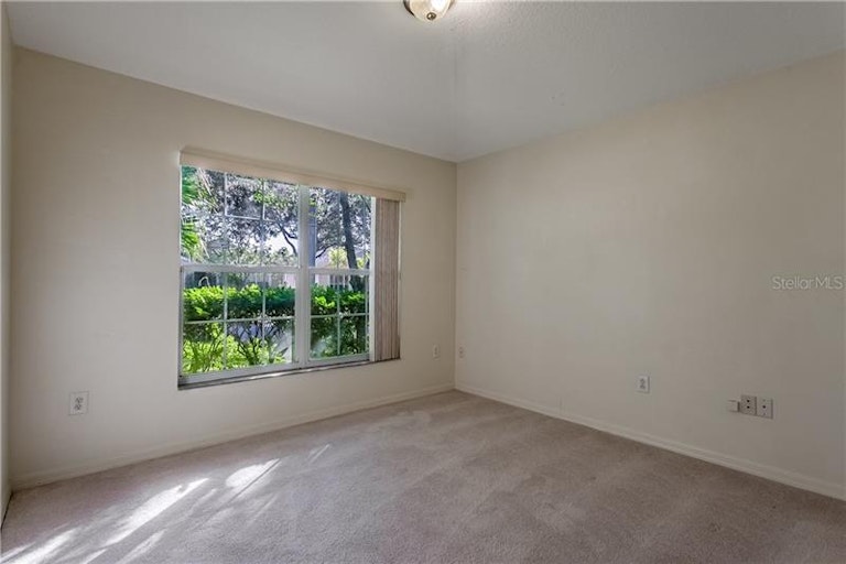 Photo 12 of 21 - 9919 Stockbridge Dr, Tampa, FL 33626