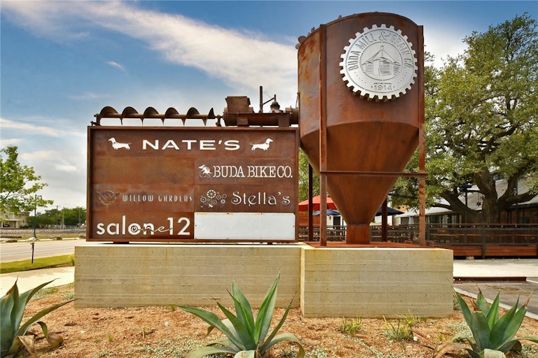 Photo 32 of 40 - 495 Sandstone Trl, Buda, TX 78610