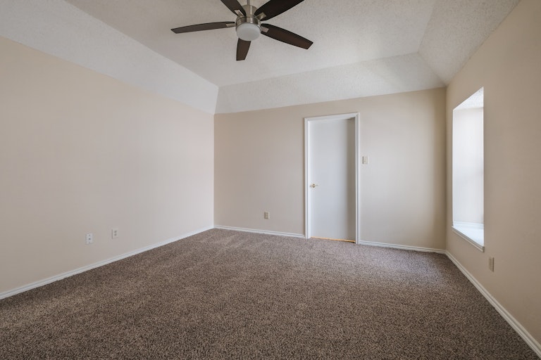 Photo 13 of 25 - 10138 Sandyglen, San Antonio, TX 78240