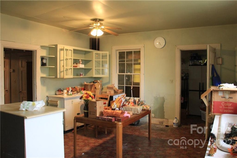 Photo 8 of 28 - 316 Reynolda Dr, Statesville, NC 28677