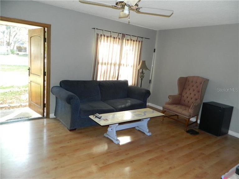 Photo 9 of 16 - 11114 Roberts Ln, Riverview, FL 33578