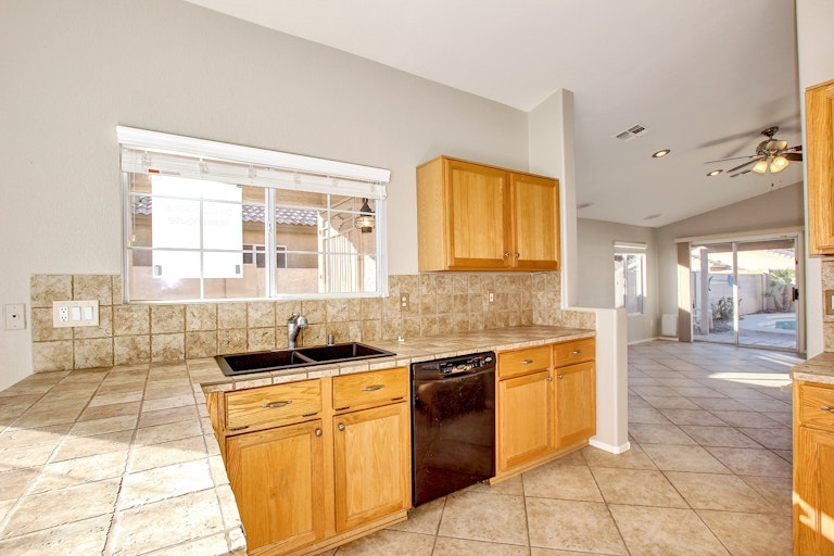 Photo 8 of 22 - 10450 W Pasadena Ave, Glendale, AZ 85307