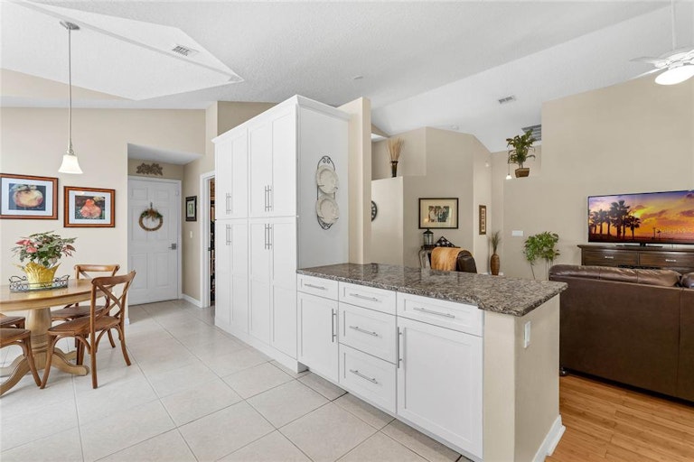 Photo 8 of 43 - 515 Sagecreek Ct, Winter Springs, FL 32708
