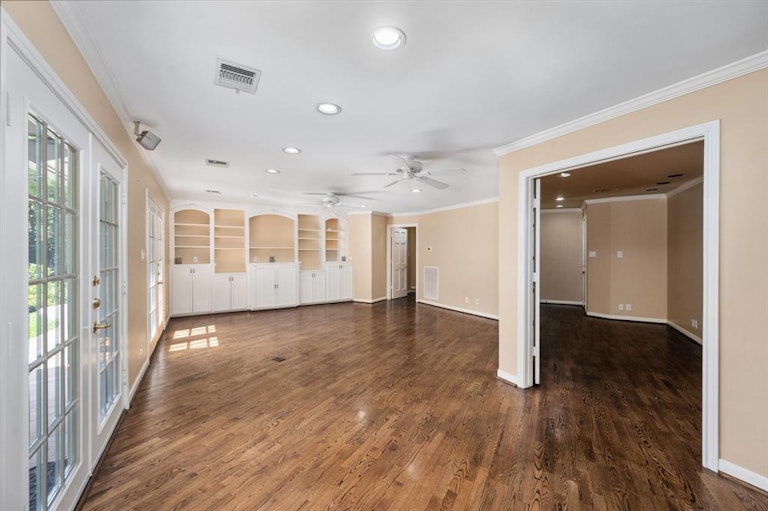 Photo 20 of 50 - 38 Sandalwood Dr, Houston, TX 77024