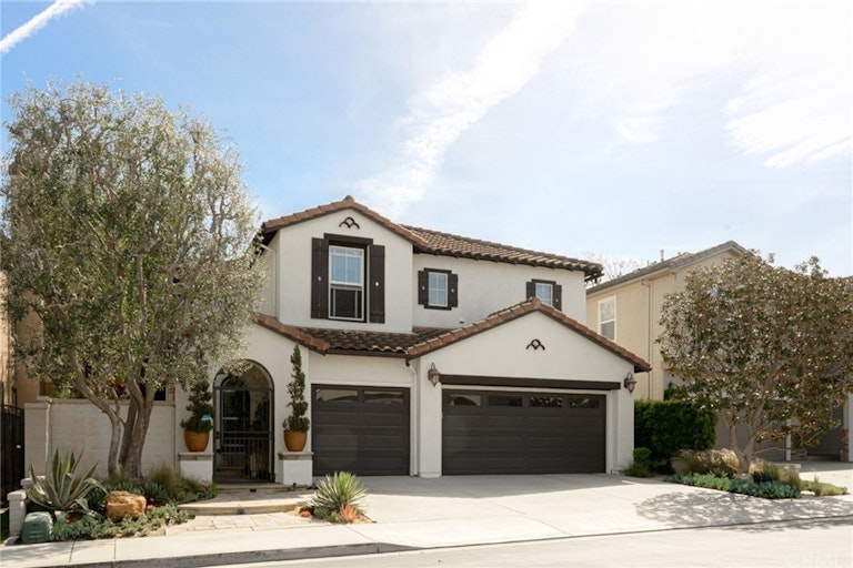 Photo 4 of 72 - 18692 Calera Ln, Huntington Beach, CA 92648