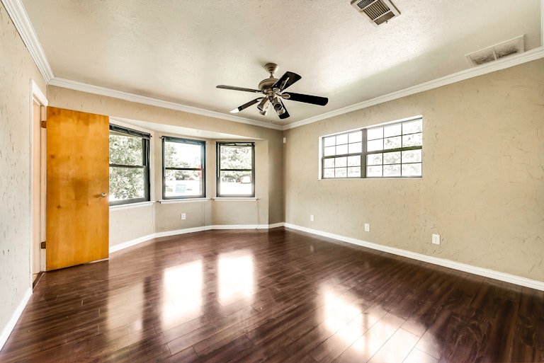 Photo 14 of 24 - 6640 Briley Dr, North Richland Hills, TX 76180