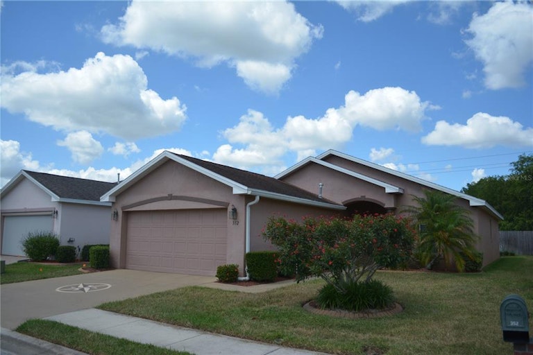 Photo 2 of 28 - 352 Lake Suzanne Dr, Lake Wales, FL 33859