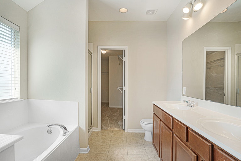 Photo 12 of 17 - 1315 Lucas St, Pearland, TX 77581