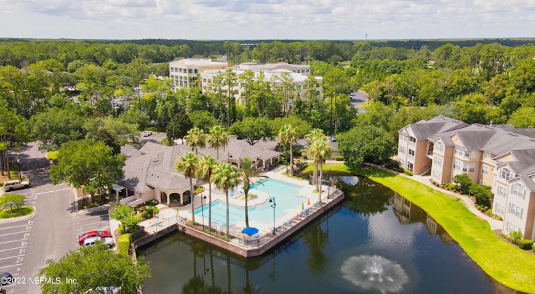 Photo 5 of 25 - 13810 Sutton Park Dr N #1327, Jacksonville, FL 32224