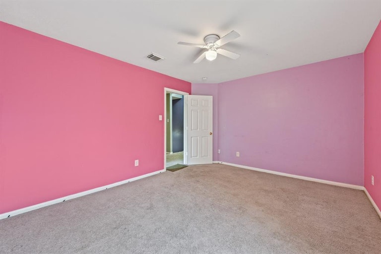 Photo 3 of 4 - 17250 Cricketbriar Ct, Houston, TX 77084