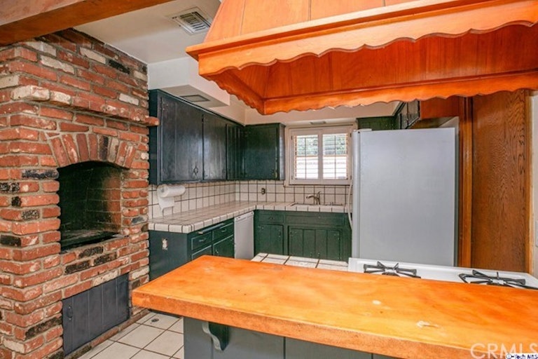 Photo 12 of 42 - 17351 Nordhoff St, Northridge, CA 91325