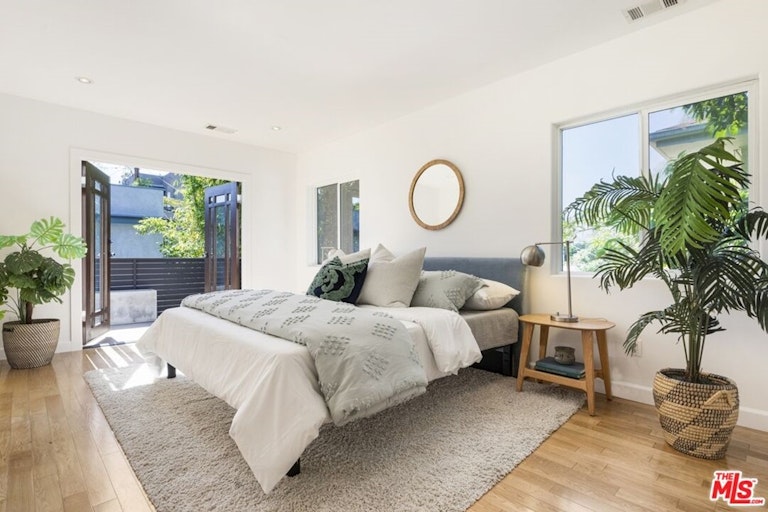 Photo 39 of 49 - 641 N Mariposa Ave, Los Angeles, CA 90004