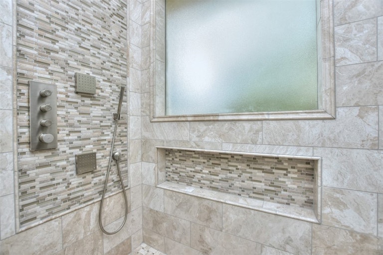 Photo 21 of 27 - 8020 Alophia Dr, Austin, TX 78739