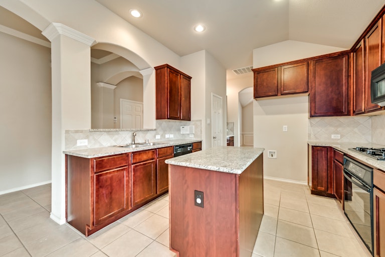 Photo 10 of 26 - 8961 Riscky Trl, Fort Worth, TX 76244