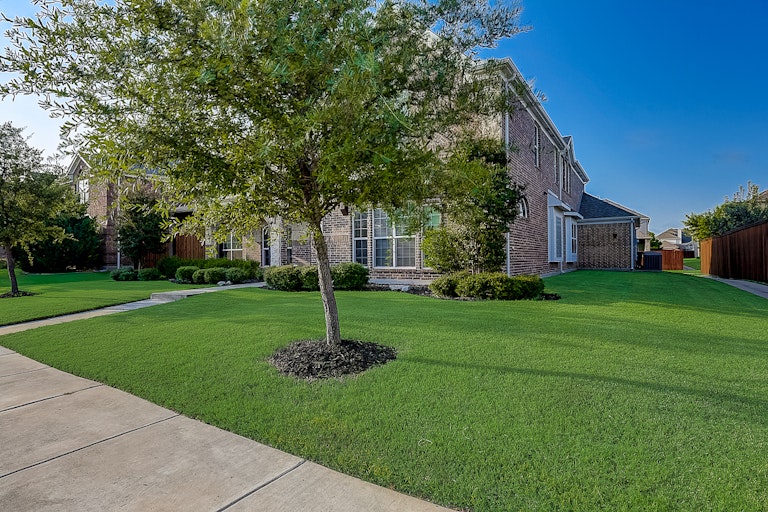 Photo 15 of 50 - 3093 McGregor Dr, Frisco, TX 75033