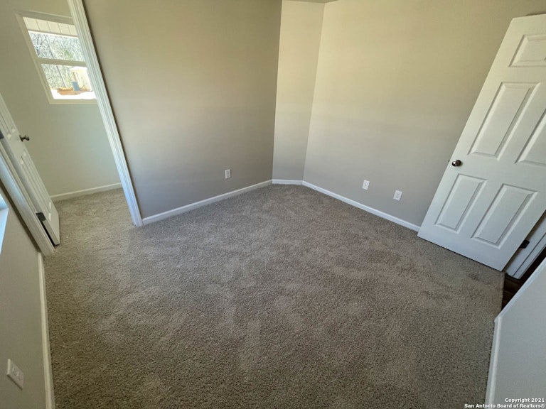 Photo 19 of 36 - 430 Pleasanton Way, San Antonio, TX 78221