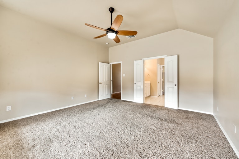 Photo 4 of 29 - 3954 Wisteria Ln, Haltom City, TX 76137