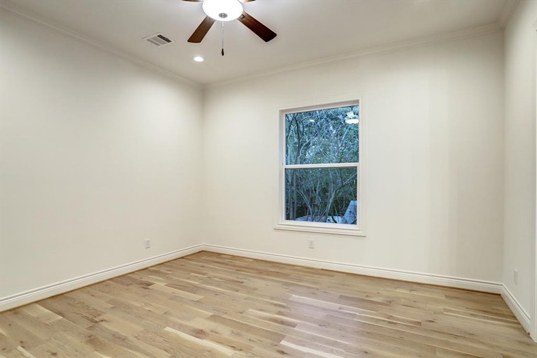 Photo 24 of 32 - 915 Lamonte Ln, Houston, TX 77018