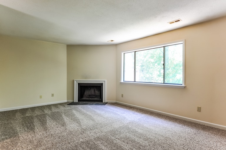 Photo 6 of 25 - 7265 Sandy Creek Dr, Raleigh, NC 27615