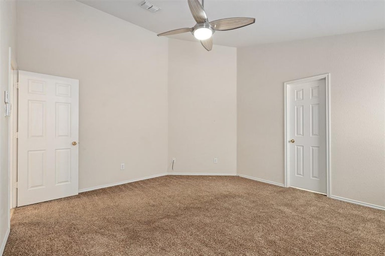 Photo 17 of 25 - 10121 Sourwood Dr, Fort Worth, TX 76244