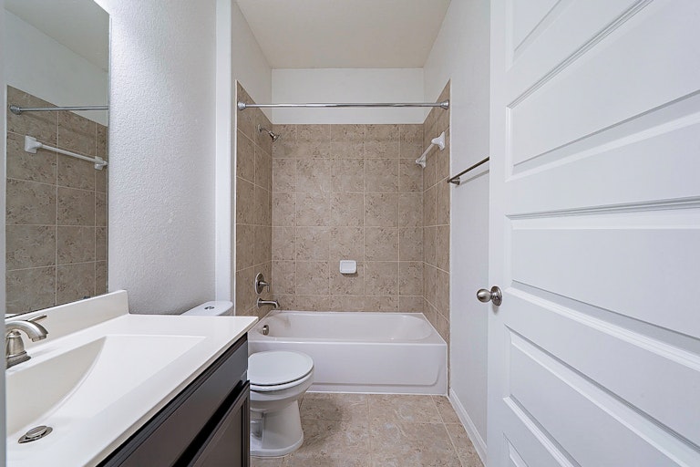Photo 29 of 35 - 18226 Russett Green Dr, Tomball, TX 77377